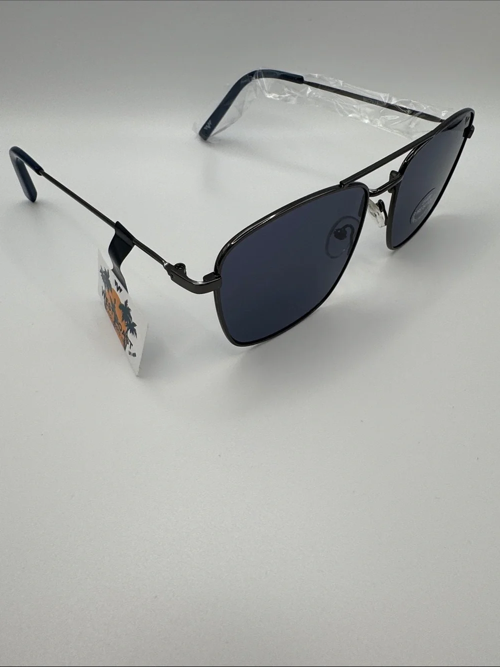Classic Black Metal Frame Sunglasses with Dark Blue Lenses